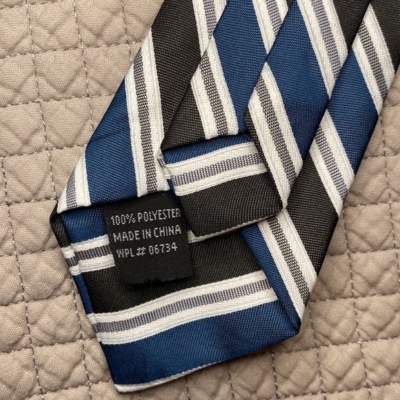Boy’s Clip-On Striped Tie (LIKE NEW) - Picture 5 of 5
